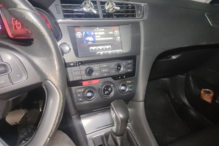 Used DS 6 2014 1.6T Luxury Edition THP200