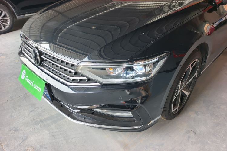 Used Volkswagen Magotan 2023 2 Million Units Limited Edition 330TSI DSG Leading Version
