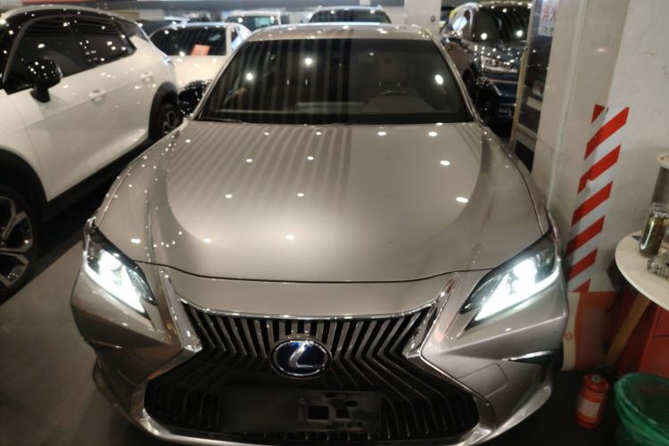 Used Lexus ES 2020 300h Premier Edition