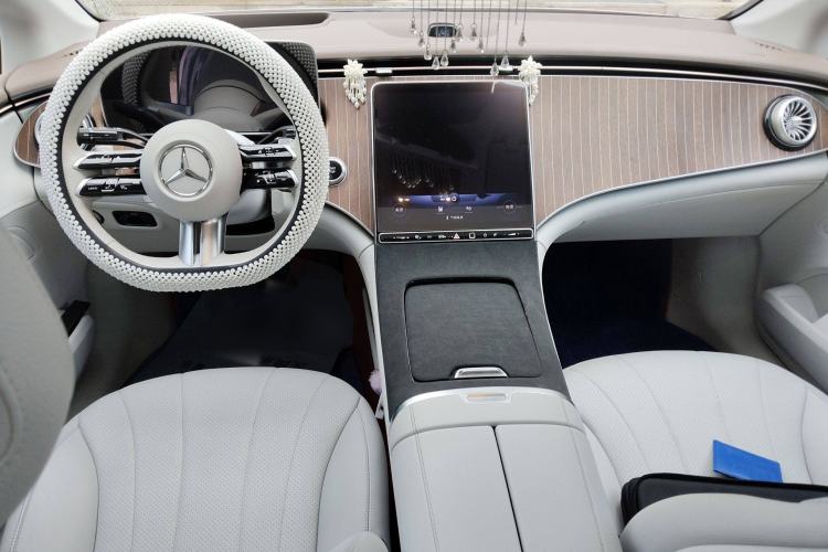 Used Mercedes-Benz EQE 2022 350 Luxury Edition Center Console