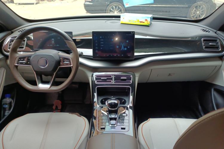 Used BYD Qin PLUS 2023 Champion Edition DM-i 55KM Superior Model Center Console