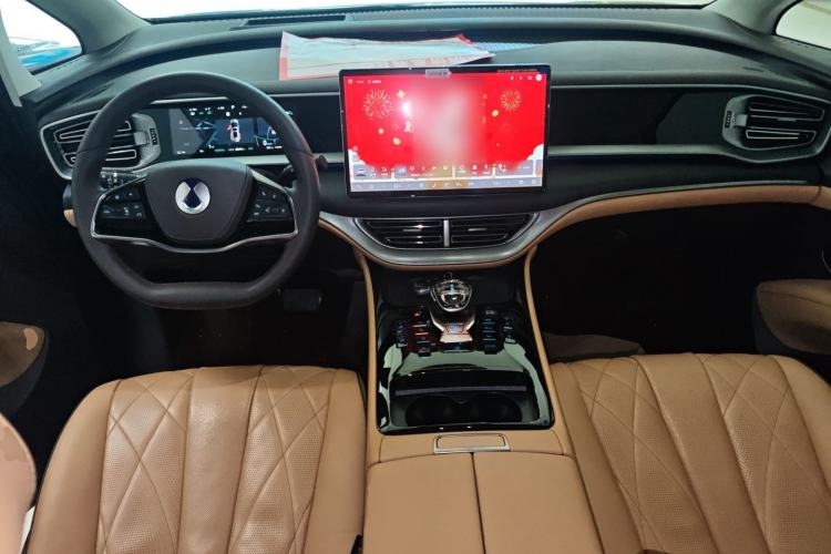 Used Denza D9 2024 DM-i 980 Four-Wheel Drive Prestige Model Center Console