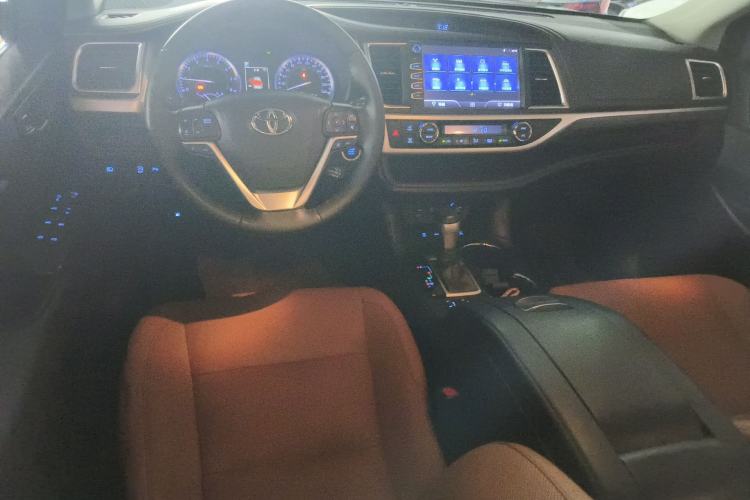 Used Toyota Highlander 2018 2.0T Four-Wheel Drive Knight Edition 7 Seats China VI Standard Center Console