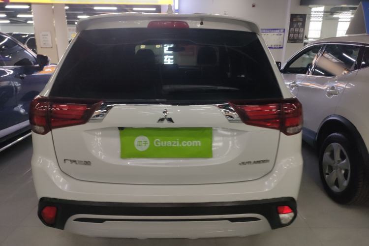 Used Mitsubishi Outlander 2020 2.0L Two-Wheel Drive Enjoyment Version 5 Seats Rear