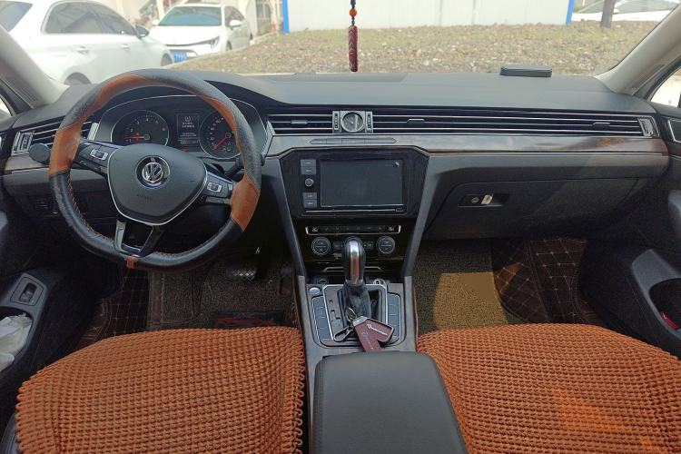 Used Volkswagen Magotan 2019 330TSI DSG Luxury Model China V Standard Center Console