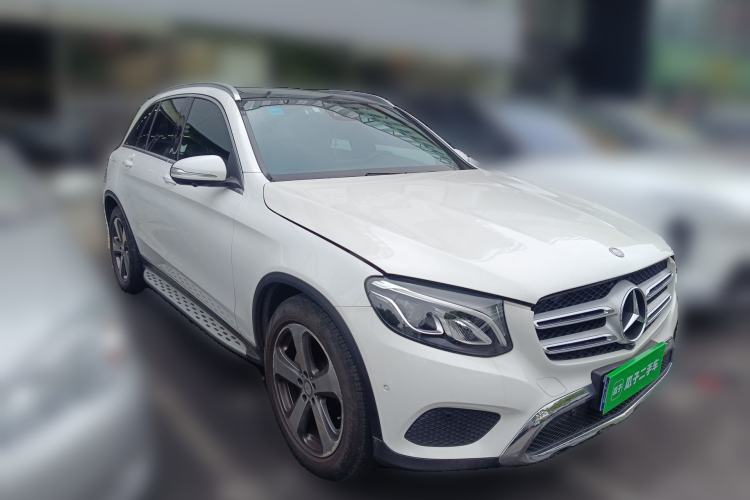 Used Mercedes-Benz GLC 2016 GLC 260 4MATIC Luxury Model Front Right 45 Deg