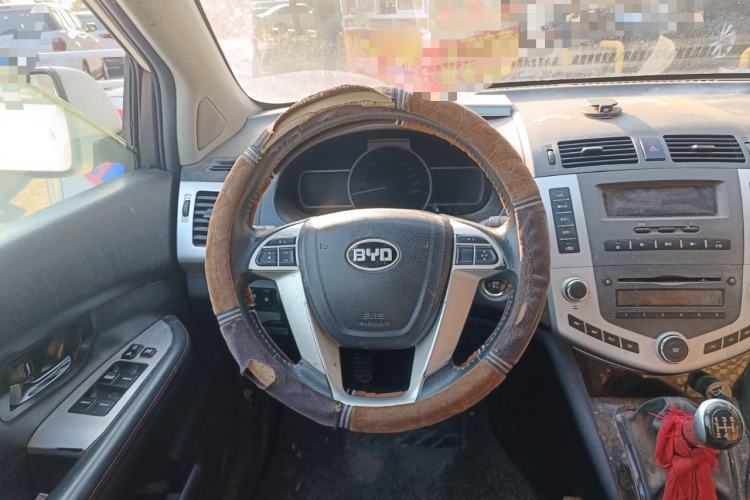 Used BYD S6 2014 2.0L Manual Luxury 5-Seater