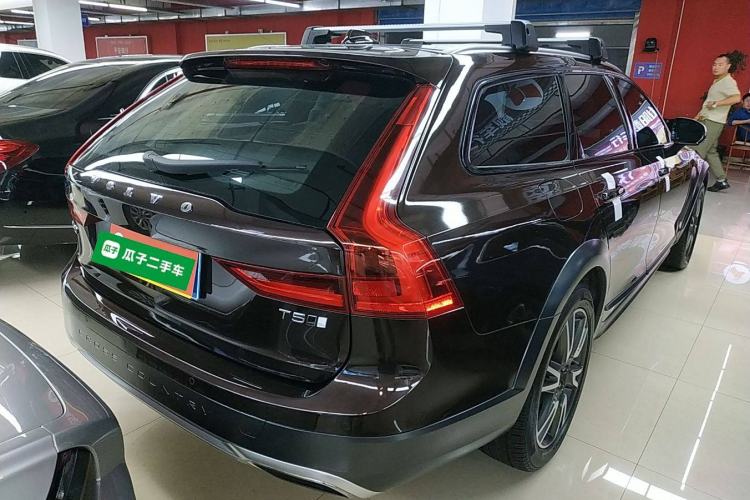 Used Volvo V90 2017 Cross Country T5 AWD Prestige Edition