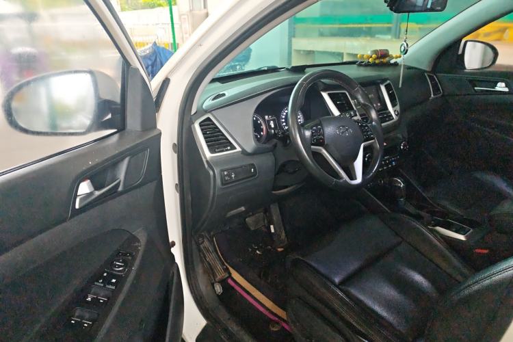 Used Hyundai Tucson 2015 1.6T Dual-Clutch Two-Wheel-Drive Smart Model Driver Seat