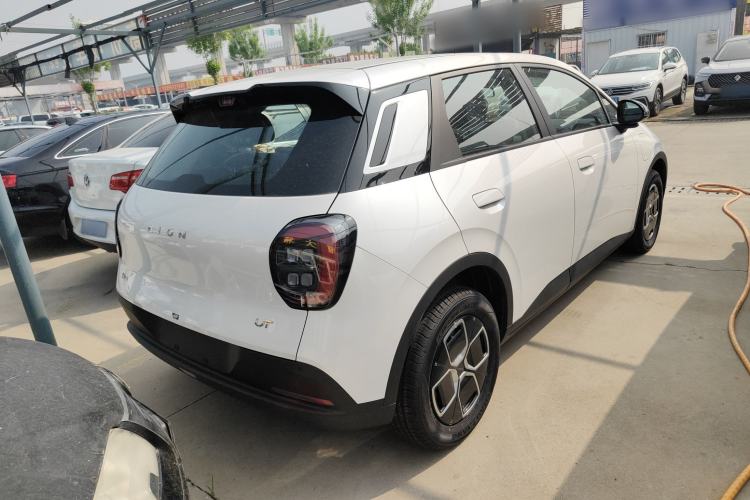 Used AION UT 2025 330 Starlight Edition Rear Right 45 Deg