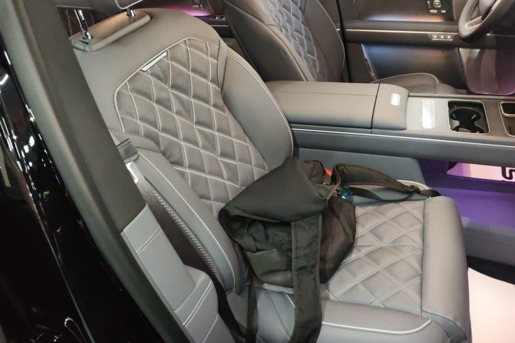 Used Nio ES8 2026 Model 6-seat Executive Signature Edition Right Front Seat