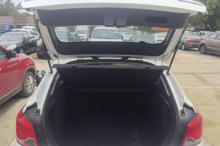 Used Chevrolet Cruze 2013 Hatchback 1.6L Manual Luxury Model Trunk