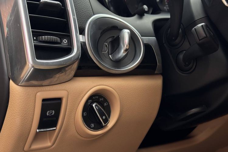 Used Porsche Cayenne 2014 Cayenne Platinum Edition 3.0T