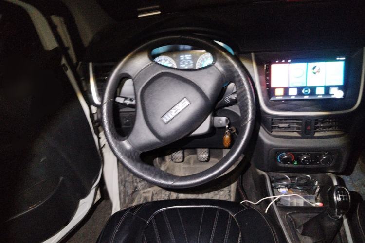 Used Jinbei Gold Hiace M Classic 2023 1.5L Engineering Lion Passenger Vehicle 5/6/7 Seats Steering Wheel