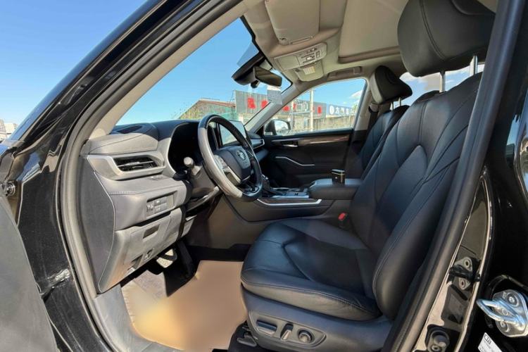 Used Toyota Highlander 2024 2.5L Smart Electric Hybrid Dual-Engine Four-Wheel Drive Prestige Version – 7 Seats Left Front Seat