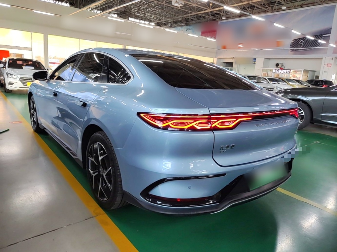BYD Han 2024 EV Glory Edition 605KM Front-Wheel-Drive Premium Model — снимка 4
