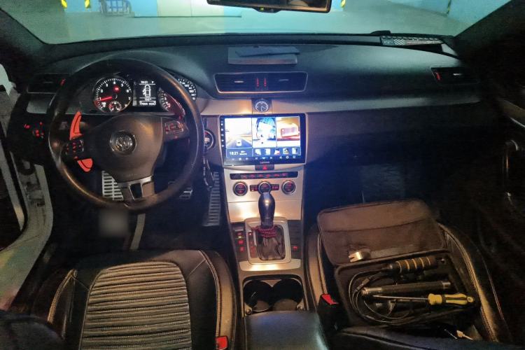 Used Volkswagen FAW-Volkswagen CC 2013 1.8TSI Prestige Model Center Console