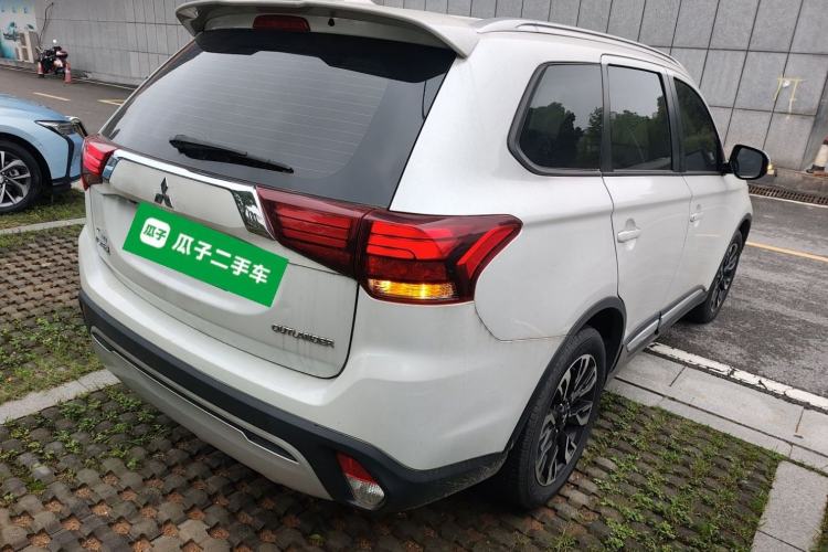 Used Mitsubishi Outlander 2020 2.0L Two-Wheel Drive Enjoyment Version 5 Seats

