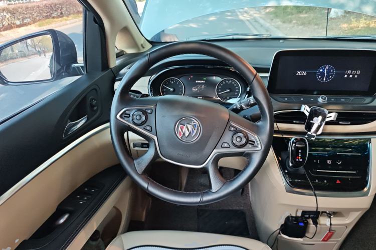 Used Buick GL8 2023 Facelifted Land Cruiser Executive Luxury Version