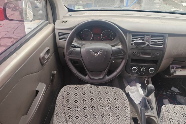 Used Wuling Rongguang V 2018 1.2L Practical Model
