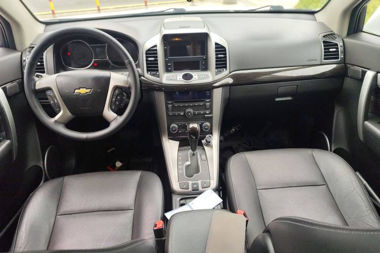 Used Chevrolet Captiva 2015 2.4L 4x4 Flagship Edition 7-Seater