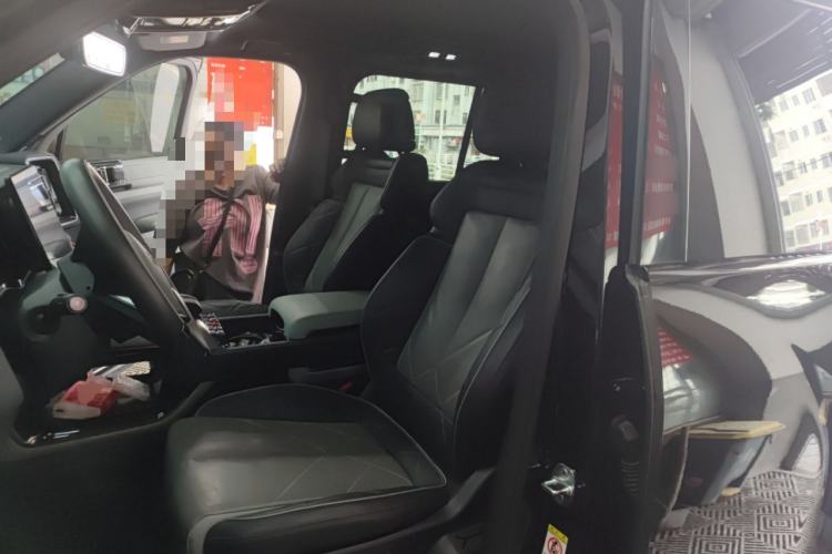 Used Formula Leopard 5 2023 Navigator Edition
