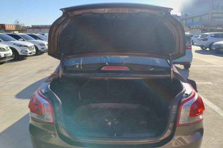 Used Baojun 630 2013 1.5L manual Comfort trim