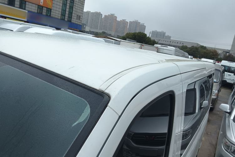 Used SAIC MAXUS Xintu V80 2023 2.0T Manual Classic Aoyuntong Short Wheelbase Ultra-Low Roof 5/6-Seater
