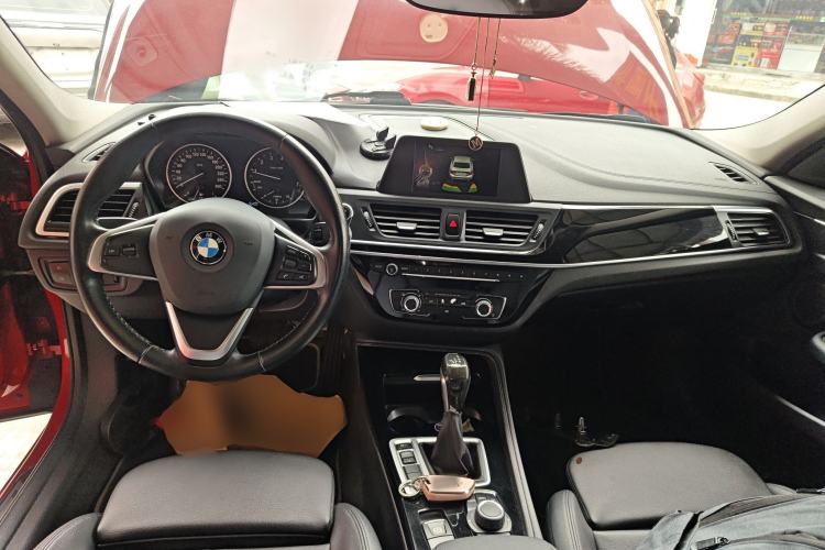 Used BMW 1 Series 2017 118i Sport Edition Center Console