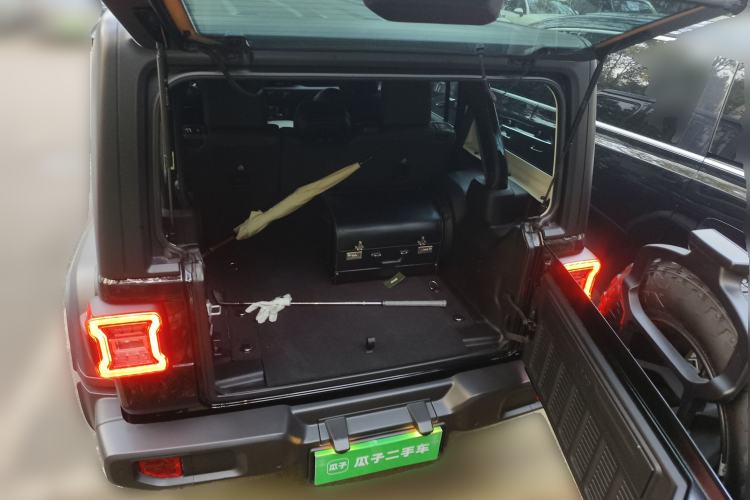 Used Jeep Wrangler 2024 2.0T Robin Hood Four-Door Edition Trunk