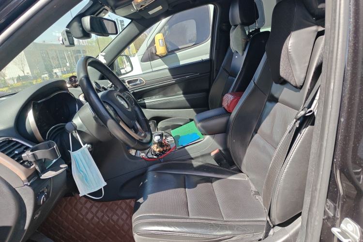 Used Jeep Grand Cherokee 2015 3.0TD Diesel Elite Navigation Edition Left Front Seat