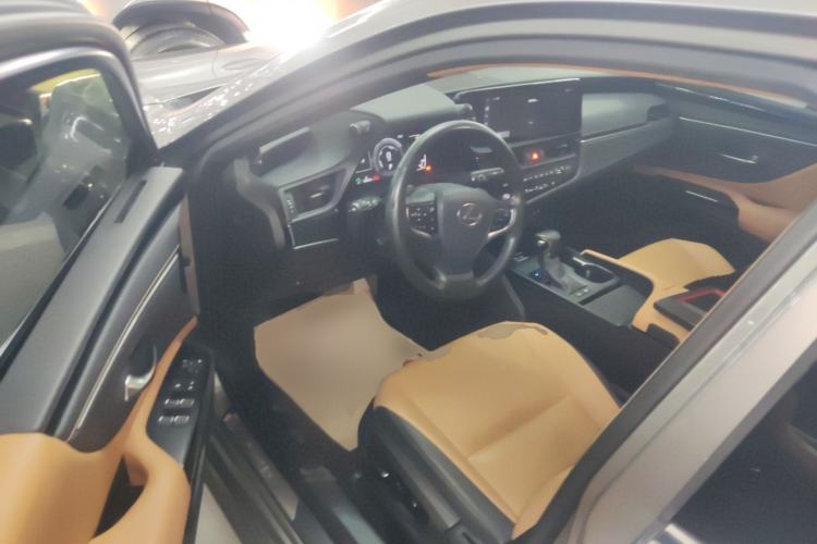 Used Lexus ES 2022 300h Excellence Edition