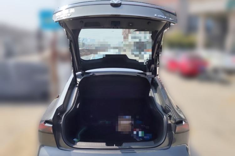 Used CHANGAN UNI-V 2022 1.5T Sport Edition Trunk