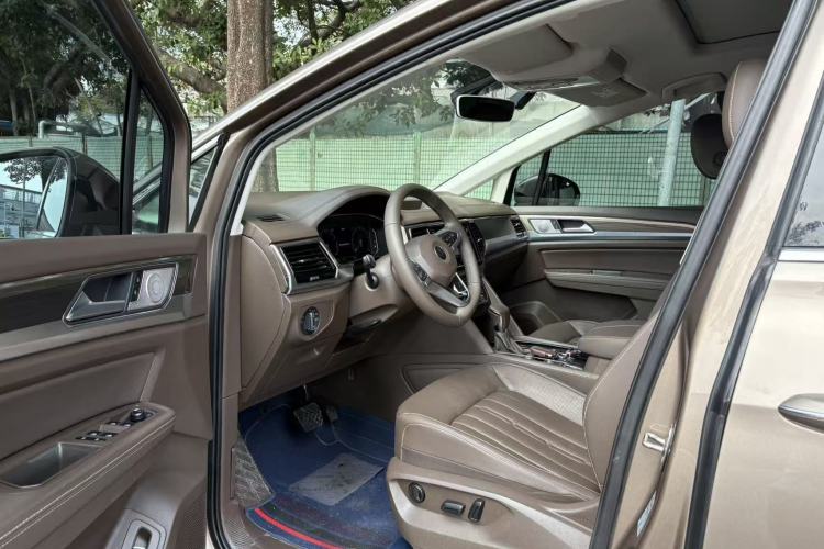 Used Volkswagen Viloran 2020 330TSI Luxury Edition Interior 6