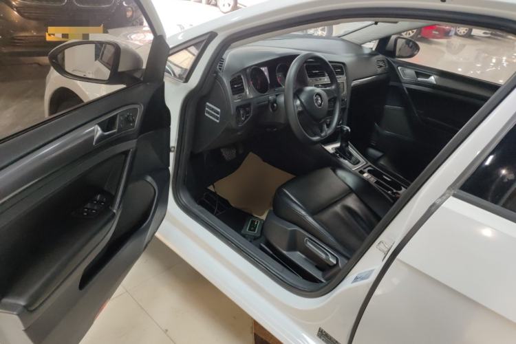 Used Volkswagen Golf 2016 1.6L Automatic Fashion Model