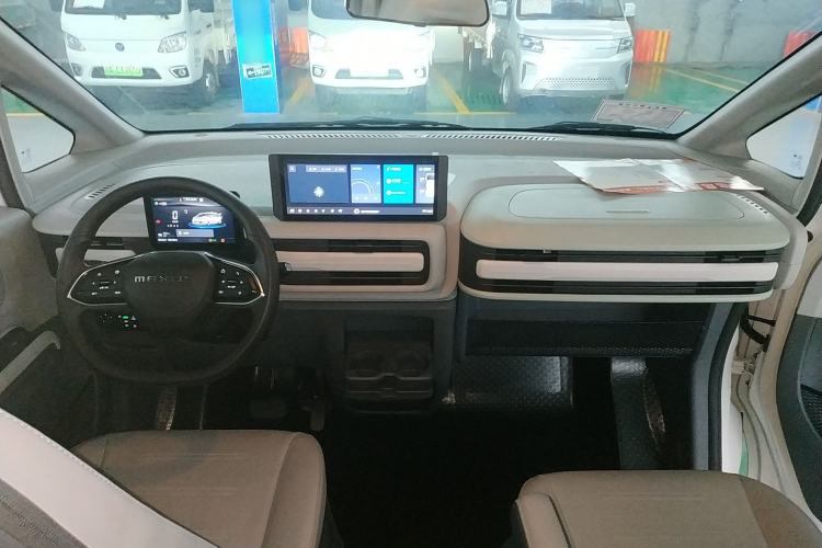 Used SAIC MAXUS Dana V1 2024 M1 Long-Wheelbase Low-Roof Passenger Version (64 kWh)
