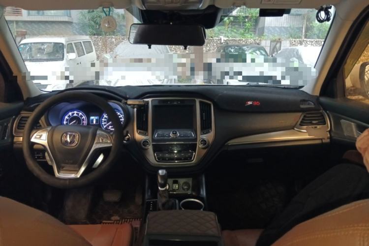 Used CHANGAN CS95 2017 2.0T Four-Wheel Drive ZhiZun Edition Center Console