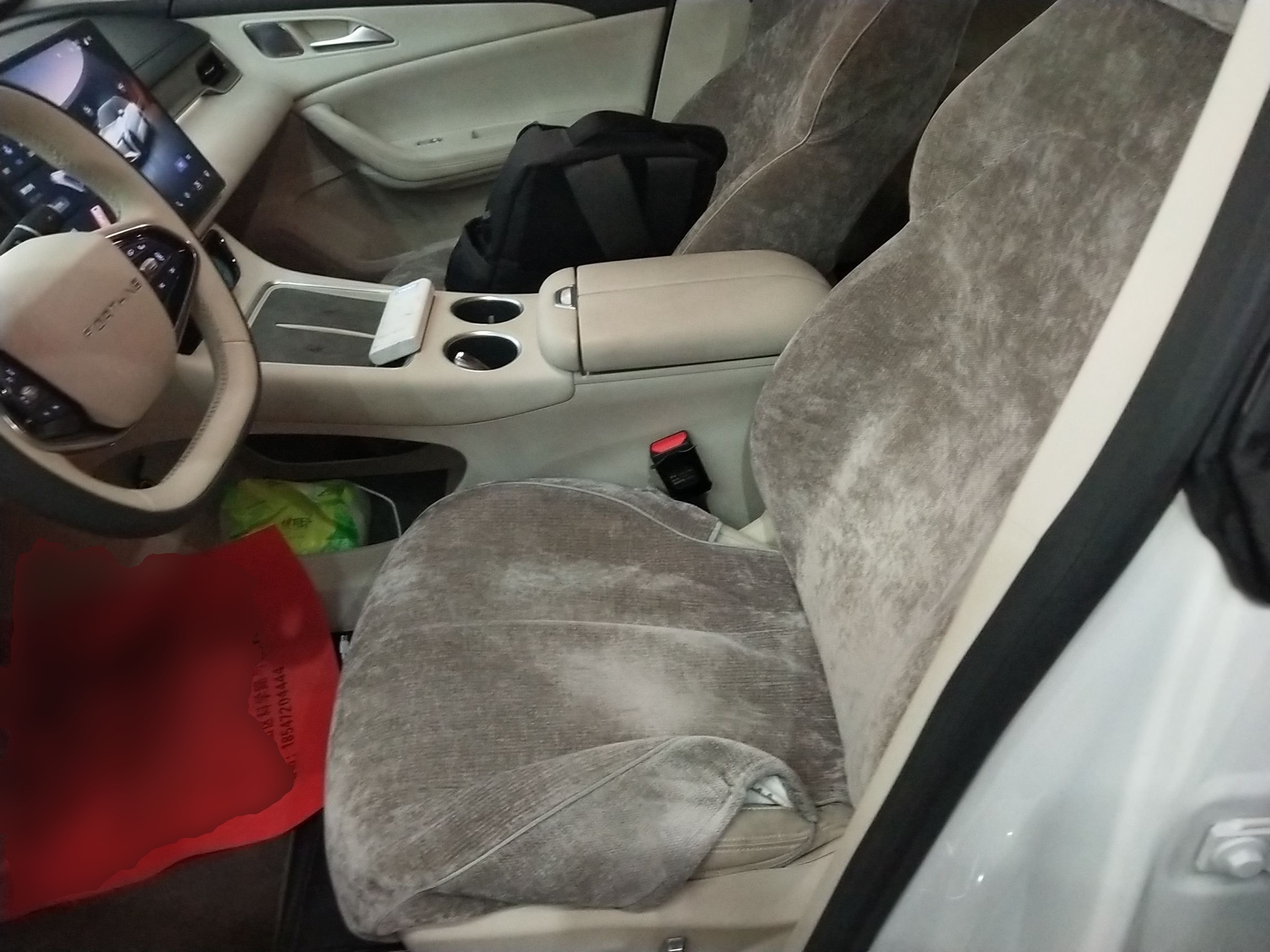 Переднее сиденье в автомобиле