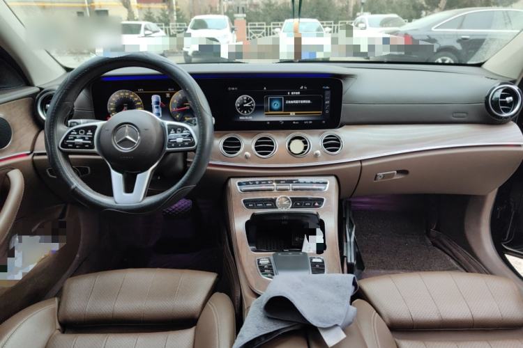 Used Mercedes-Benz E-Class 2019 E 200 L 4MATIC Center Console