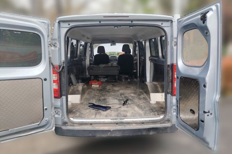 Used Wuling Yangguang 2024 300KM Comfort Version Passenger Van 75kW
