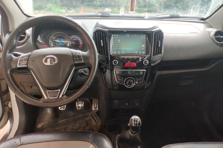 Used Great Wall M4 2014 1.5L Manual Luxury Model Center Console