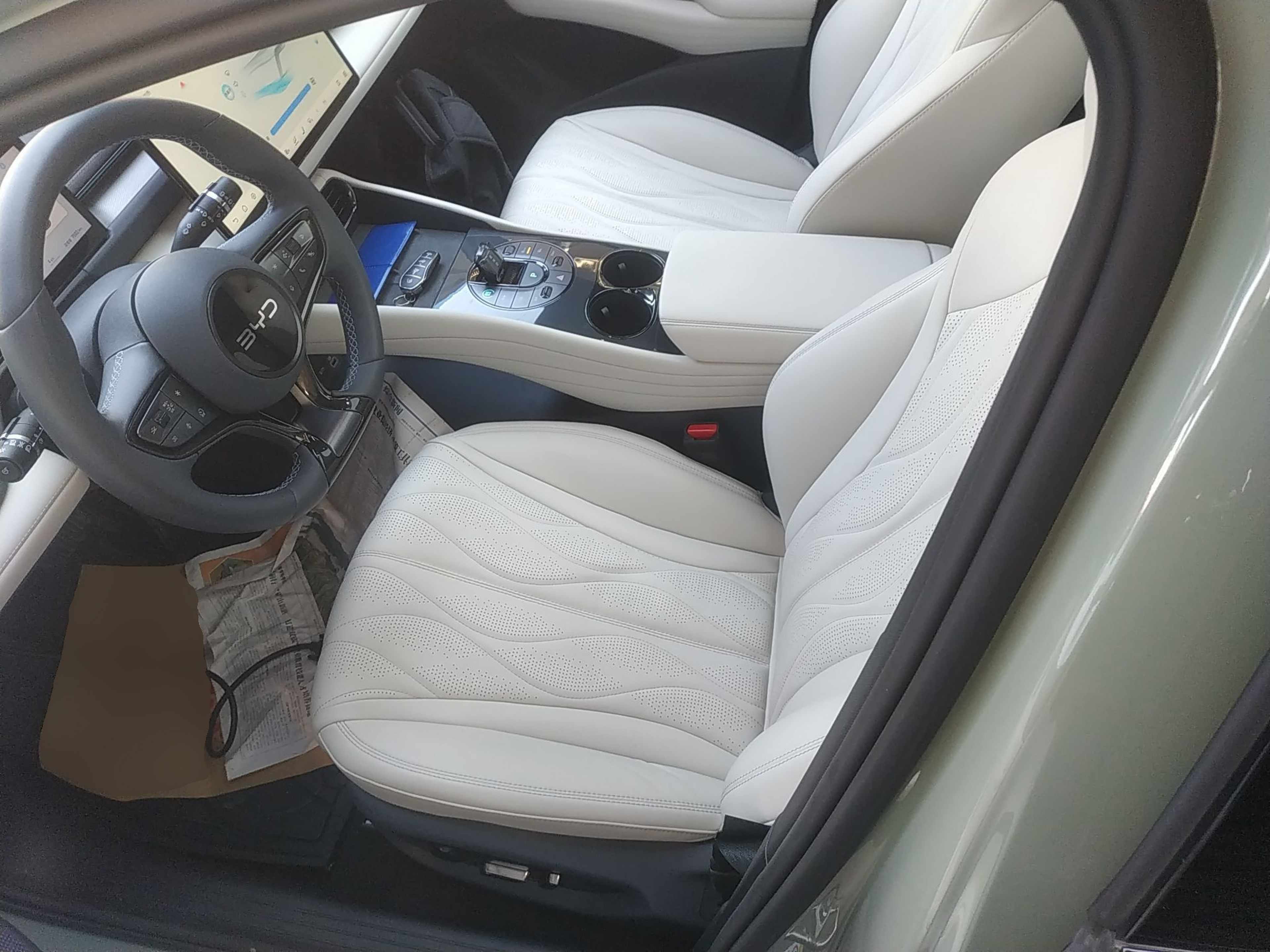 المقاعد الأمامية داخل السيارة