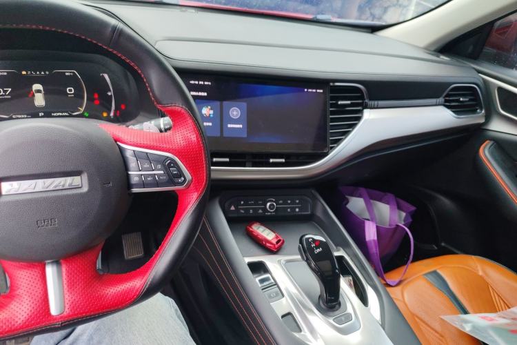 Used Haval F7 2021 1.5T Two-Wheel Drive i-Type Center Console