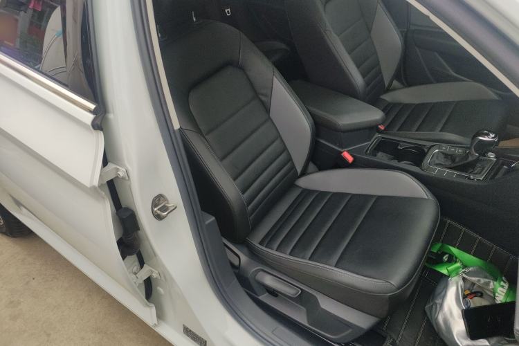 Used Volkswagen Sagitar 2022 280TSI DSG Flyover Edition Right Front Seat