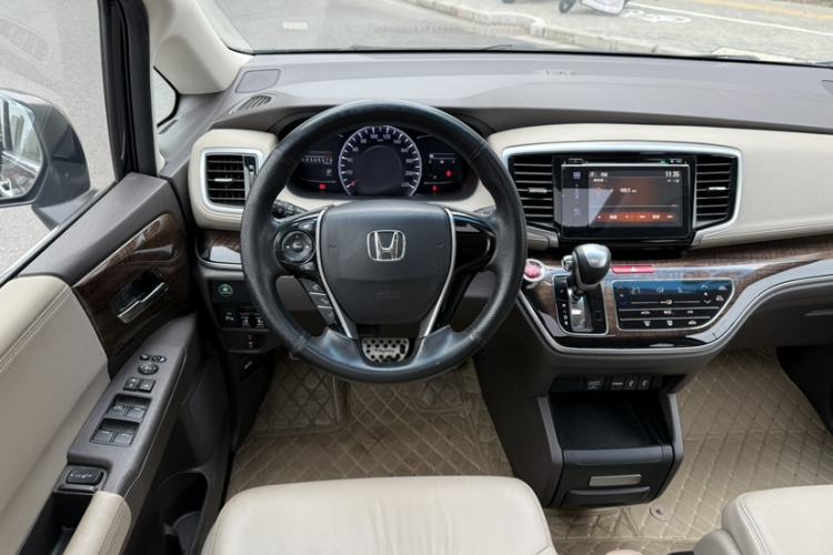 Used Honda Odyssey 2017 2.4L Luxury Edition Interior 12