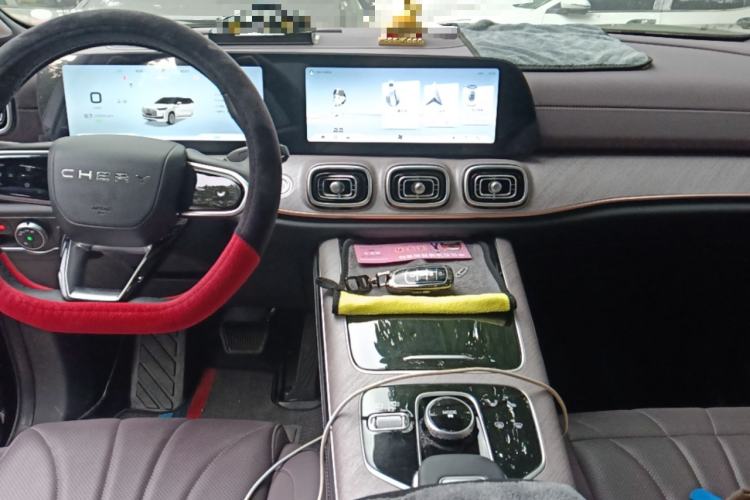 Used Chery Tiggo 9 2025 2.0T Automatic Two-Wheel Drive Luxury Edition 5 Seats Center Console