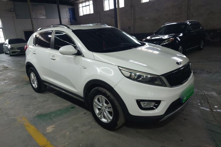 Used Kia Sportage R 2015 2.0L Manual Two-Wheel Drive GL Model Front Right 45 Deg