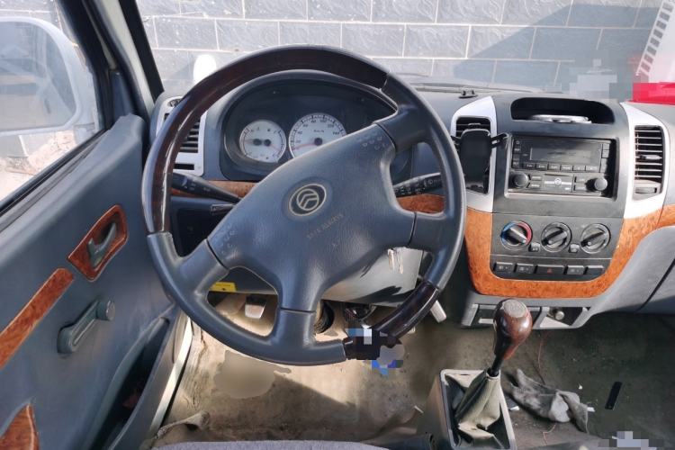 Used Golden Dragon Hiace 2010 2.0L Standard-Wheelbase Premium Version V19
