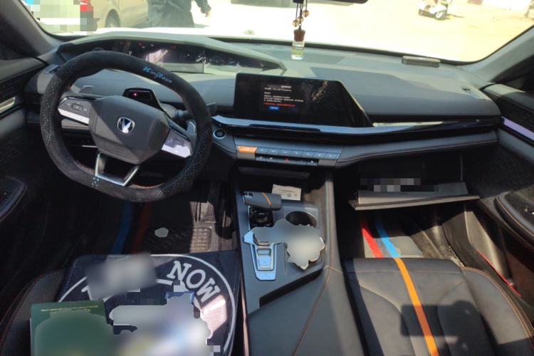 Used CHANGAN UNI-V 2025 1.5T 500Bar High-Energy Version Center Console