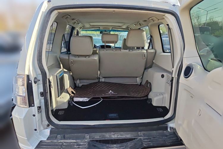 Used Mitsubishi Pajero  Trunk